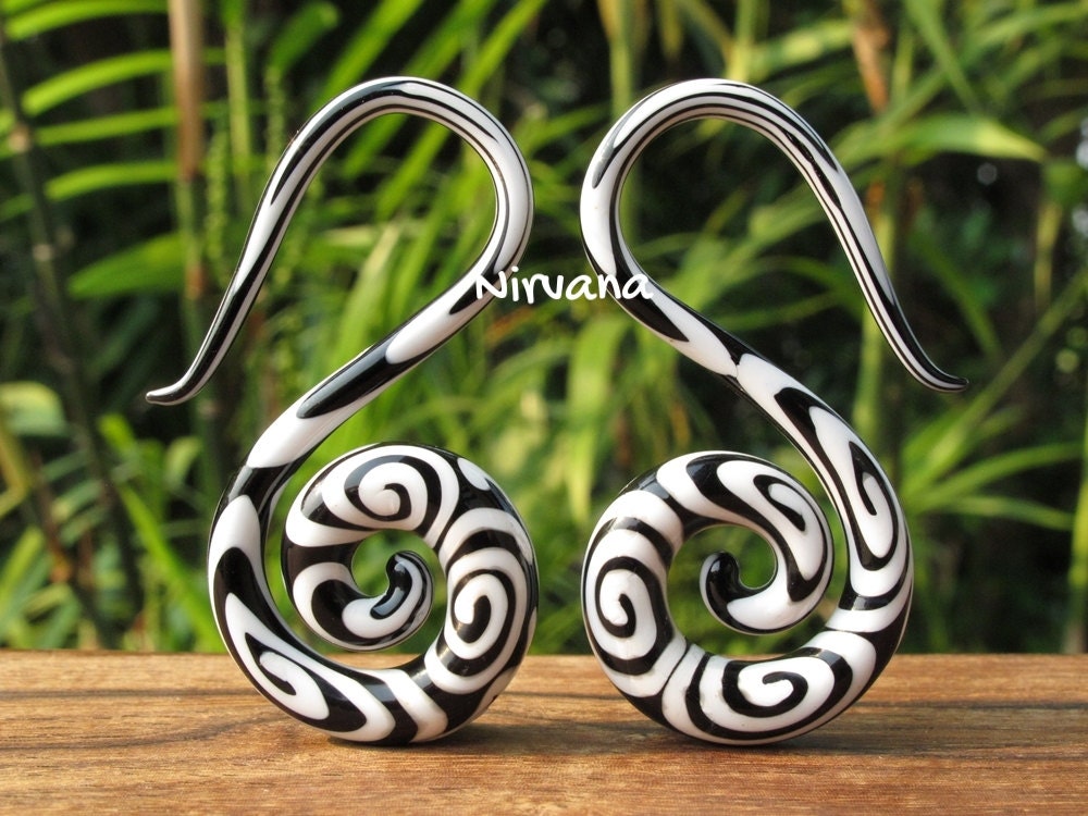 1 Pair (2 Pieces) Black & White Tribal Swirl Pyrex Glass Swan Spirals