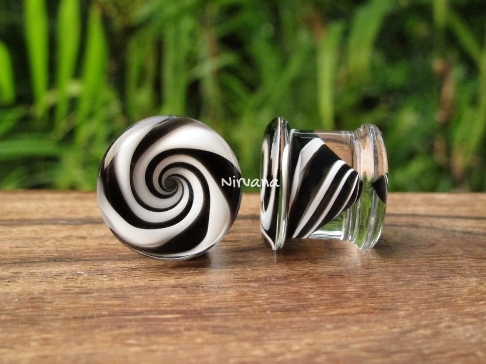 1 Pair (2 Pieces) Tornado Plugs Black & White