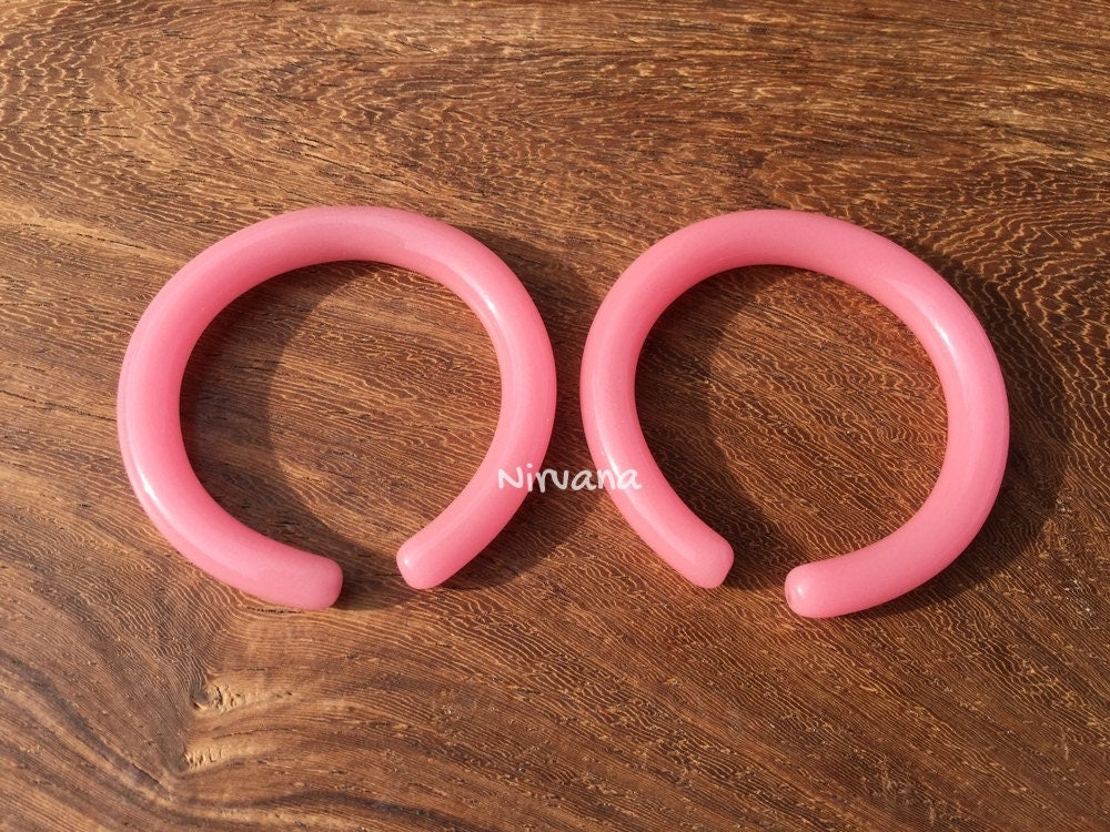 1 Pair (2 Pieces) Nirvana's Pink Glass Hoops