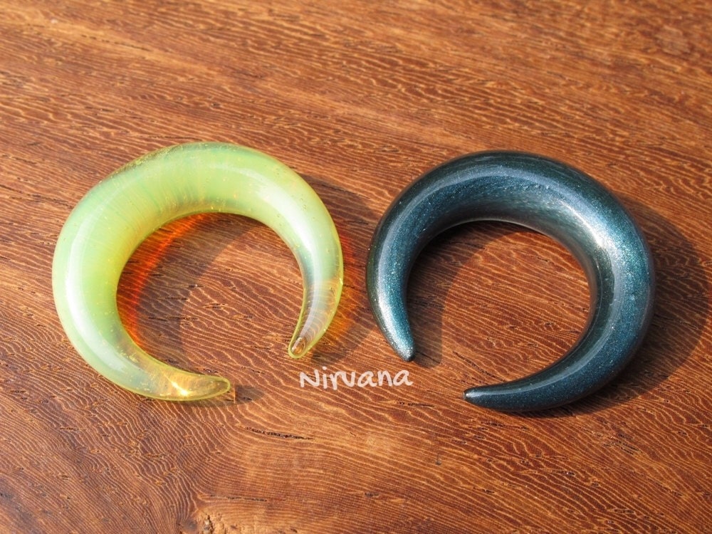 1 Pair (2 Pieces) Glass Solid Pink Septum Pinchers
