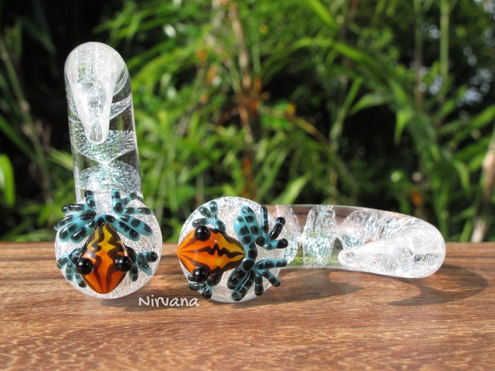 1 Pair (2 Pieces) Sunburst Poison Pyrex Glass Tree Frog Claws with Translucent Dichroic Background