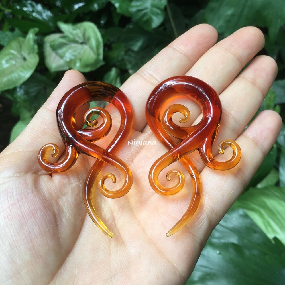 1 Pair (2 Pieces) Amber Color Glass Bonita Spirals