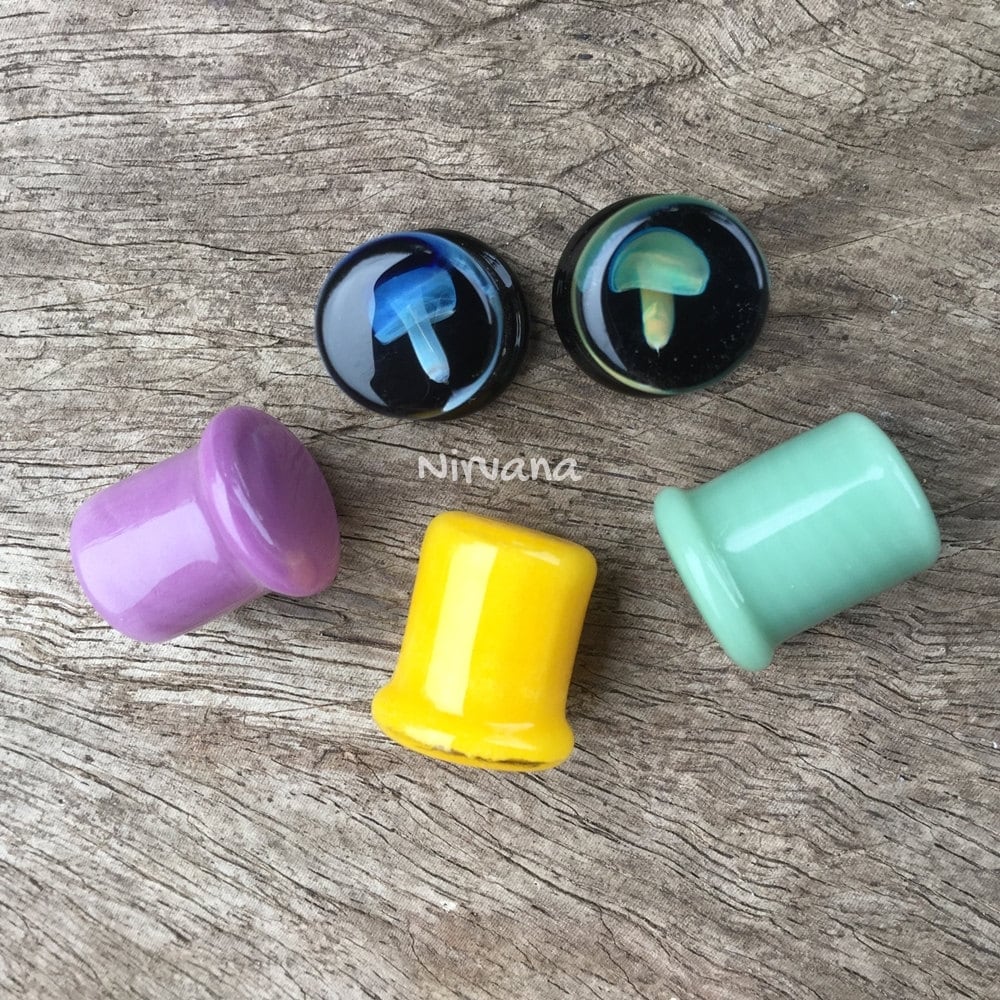 1 Pair (2 Pieces) Labret or Single Flared Solid Color Glass Plugs