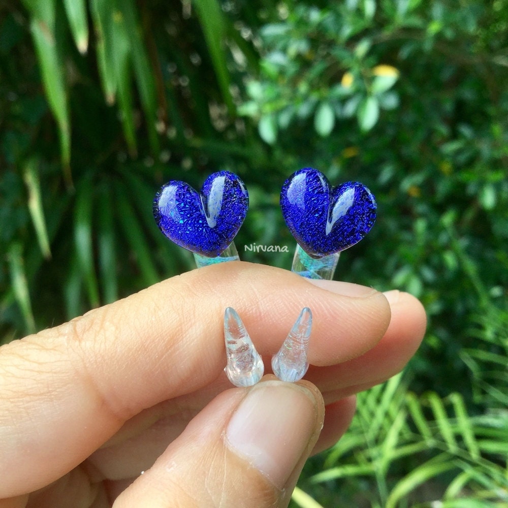 1 Pair (2 Pieces) Dichroic Cobalt Blue Heart Claws with Translucent Emerald Dichroic Background