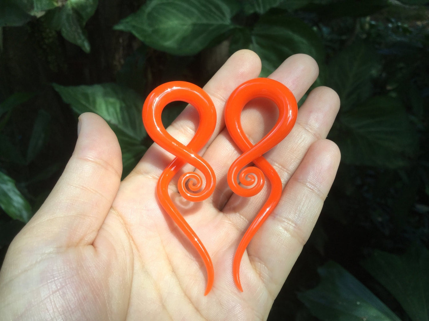 1 Pair (2 Pieces) Solid Color Orange Glass Note Spirals