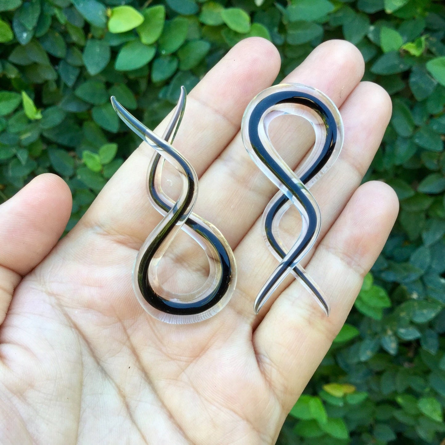 1 Pair (2 Pieces) Encased Black Double Twists