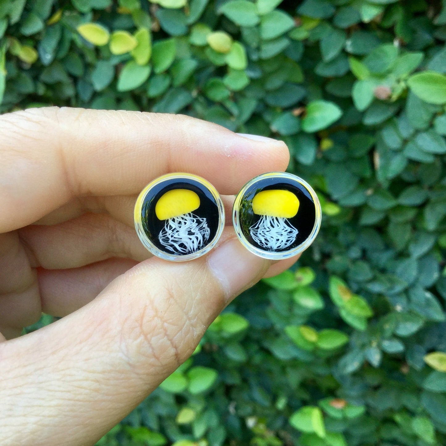 1 Pair (2 Pieces) Pyrex Glass Neon Yellow Jellyfish Plugs Black Background