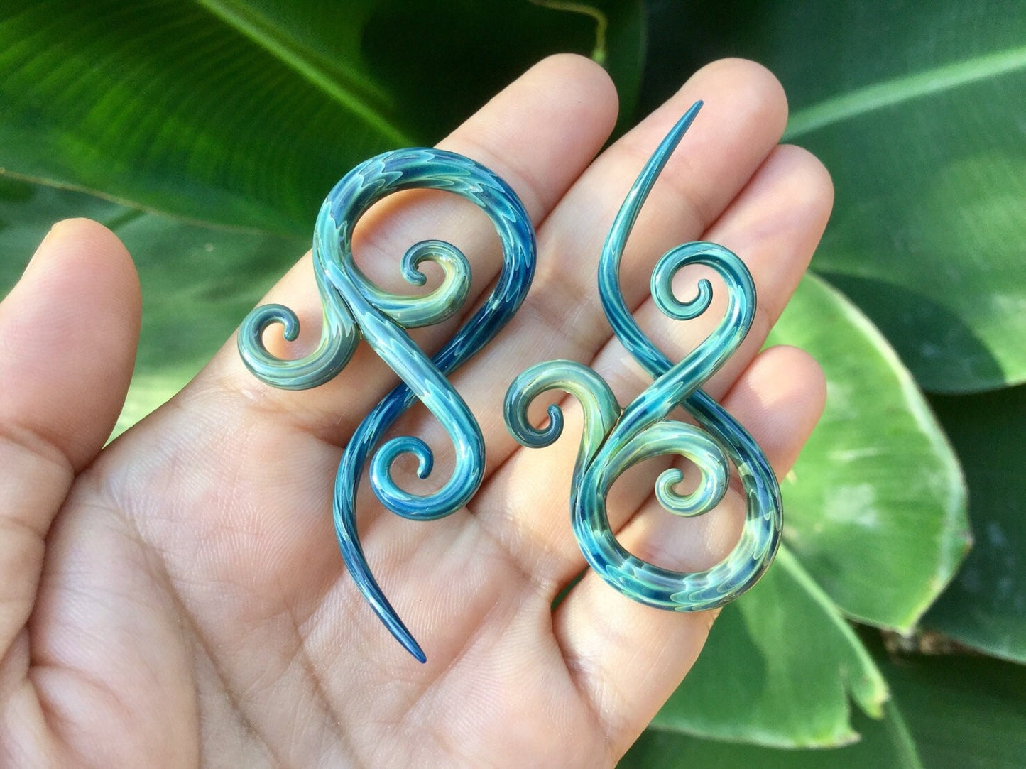 1 Pair (2 Pieces) Exotic Light Green Bonita Spirals Pyrex