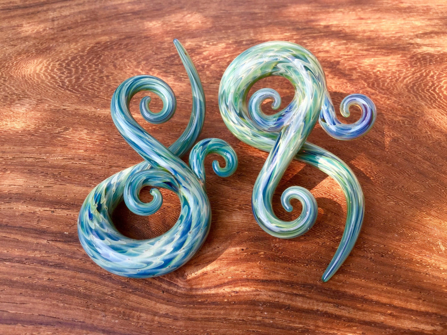 1 Pair (2 Pieces) Exotic Light Green Bonita Spirals Pyrex