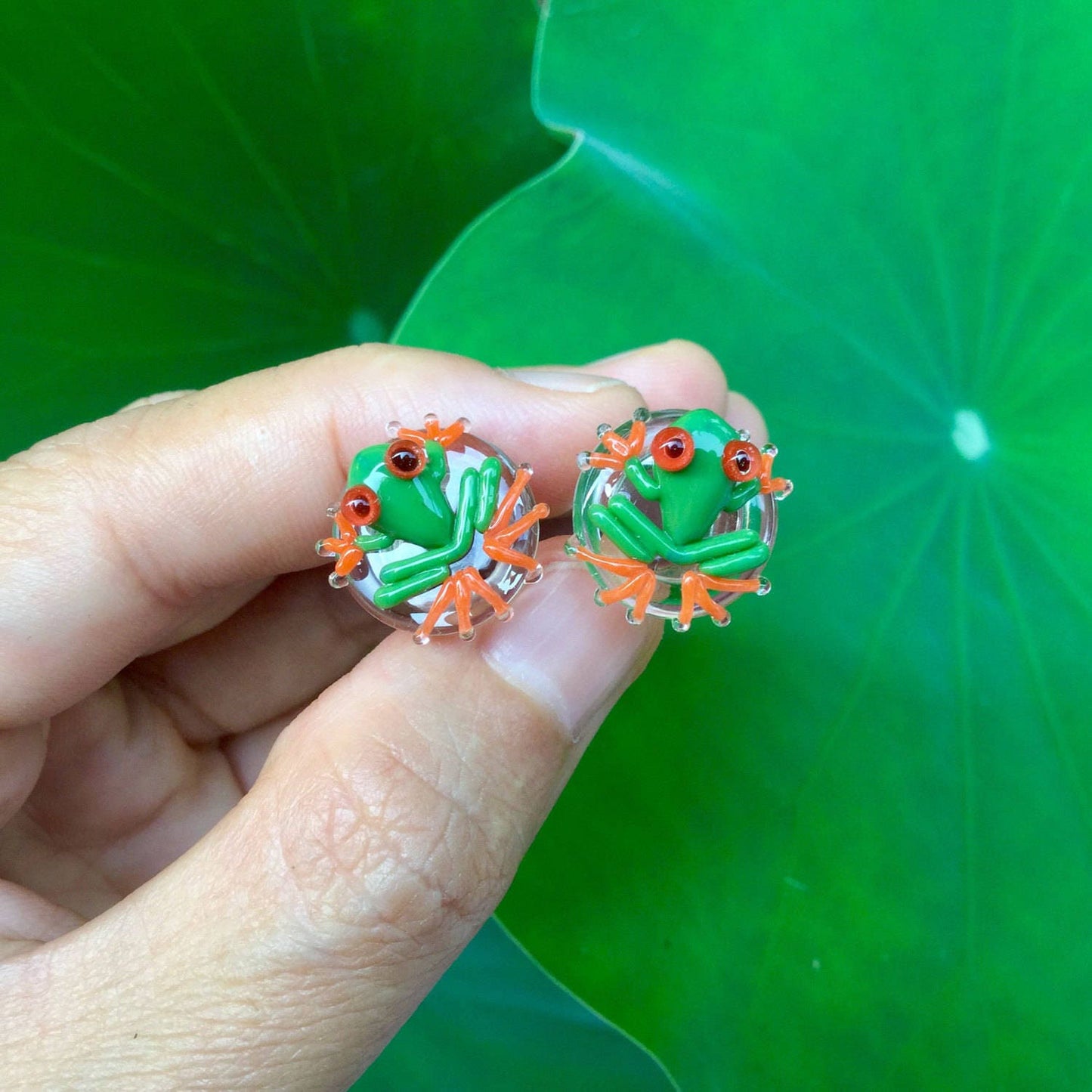 1 Pair (2 Pieces) Green Poison Tree Frog with Orange Legs Glass Plugs