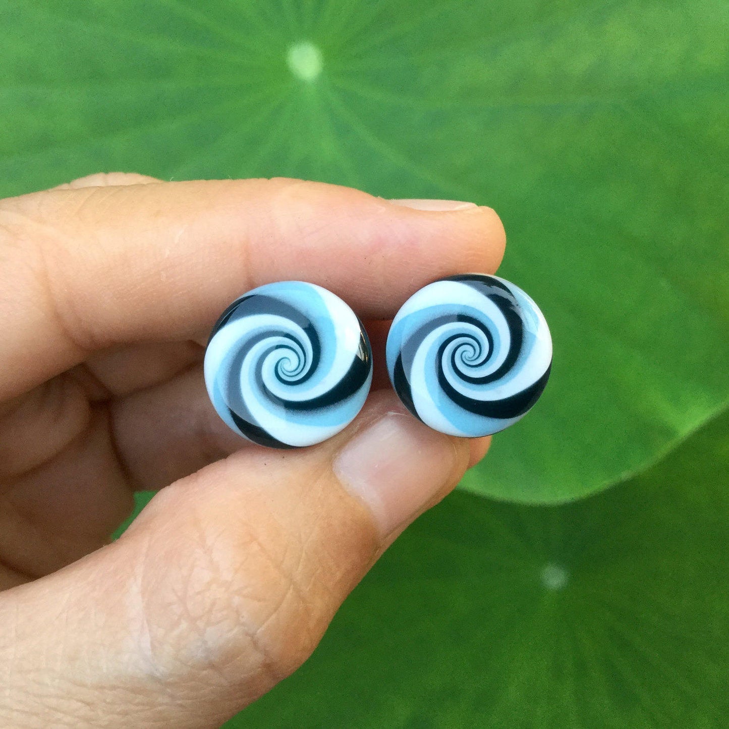 1 Pair (2 Pieces) Black, White & Light Gray Striped Candy Spiral Glass Plugs
