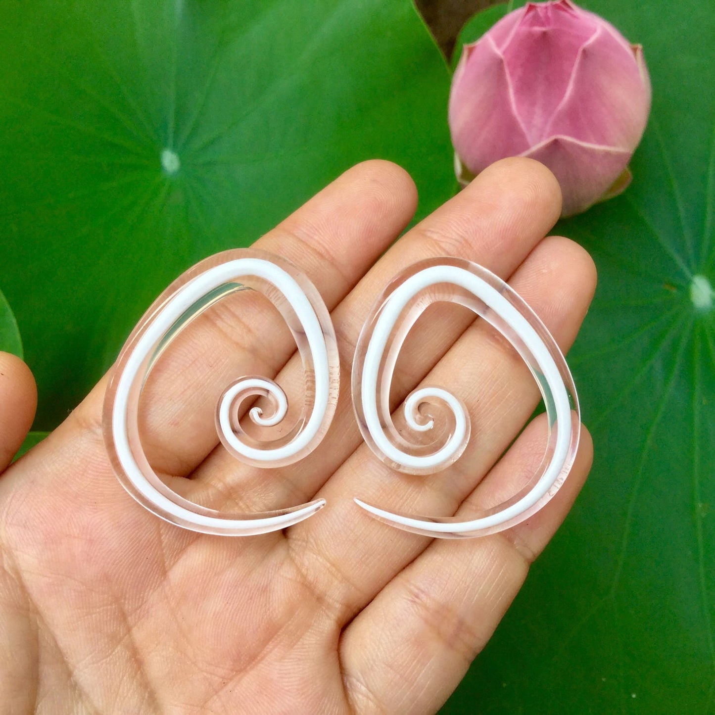 1 Pair (2 Pieces) White Encased Tear Drop Glass Spirals