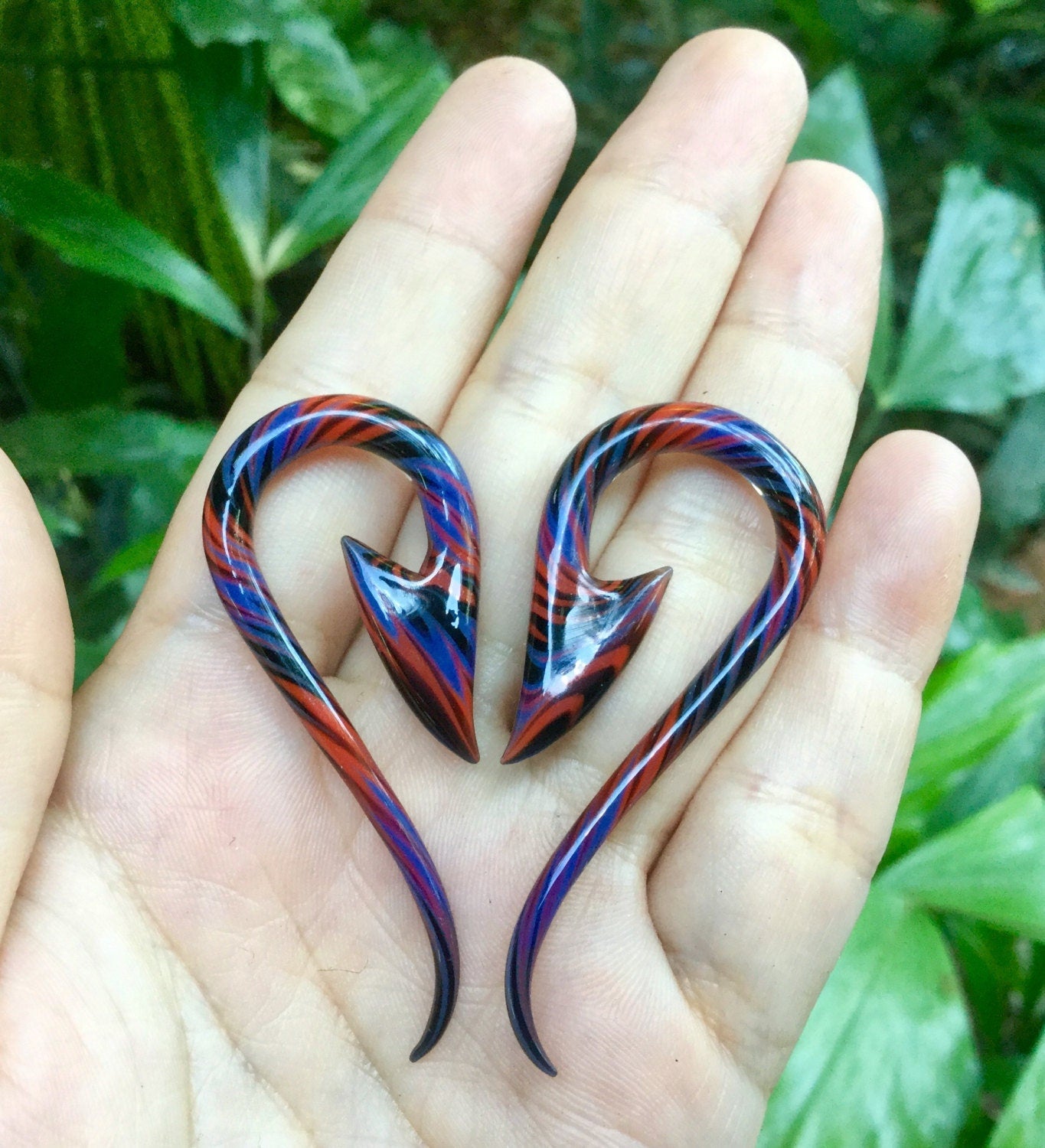 1 Pair (2 Pieces) Purple,Black & Red Free-Style South Pacific Islands Tribal Fish Hooks Glass