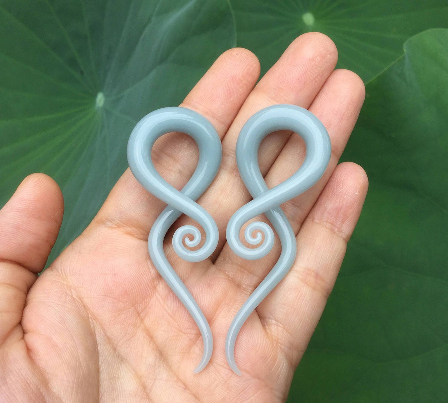 1 Pair (2 Pieces) Light Gray Glass Note Spirals