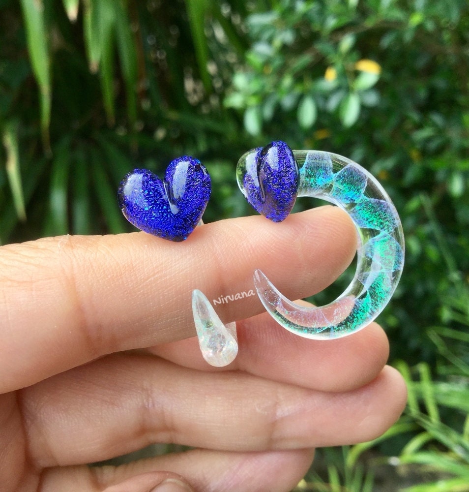 1 Pair (2 Pieces) Dichroic Cobalt Blue Heart Claws with Translucent Emerald Dichroic Background