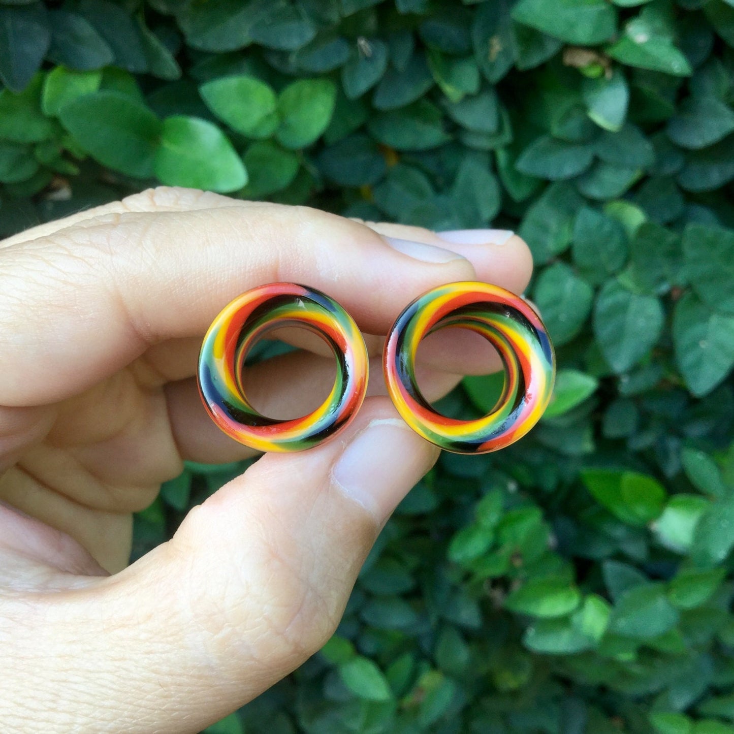 1 Pair (2 Pieces) Rasta Twist Tunnels Pyrex Glass Gauges