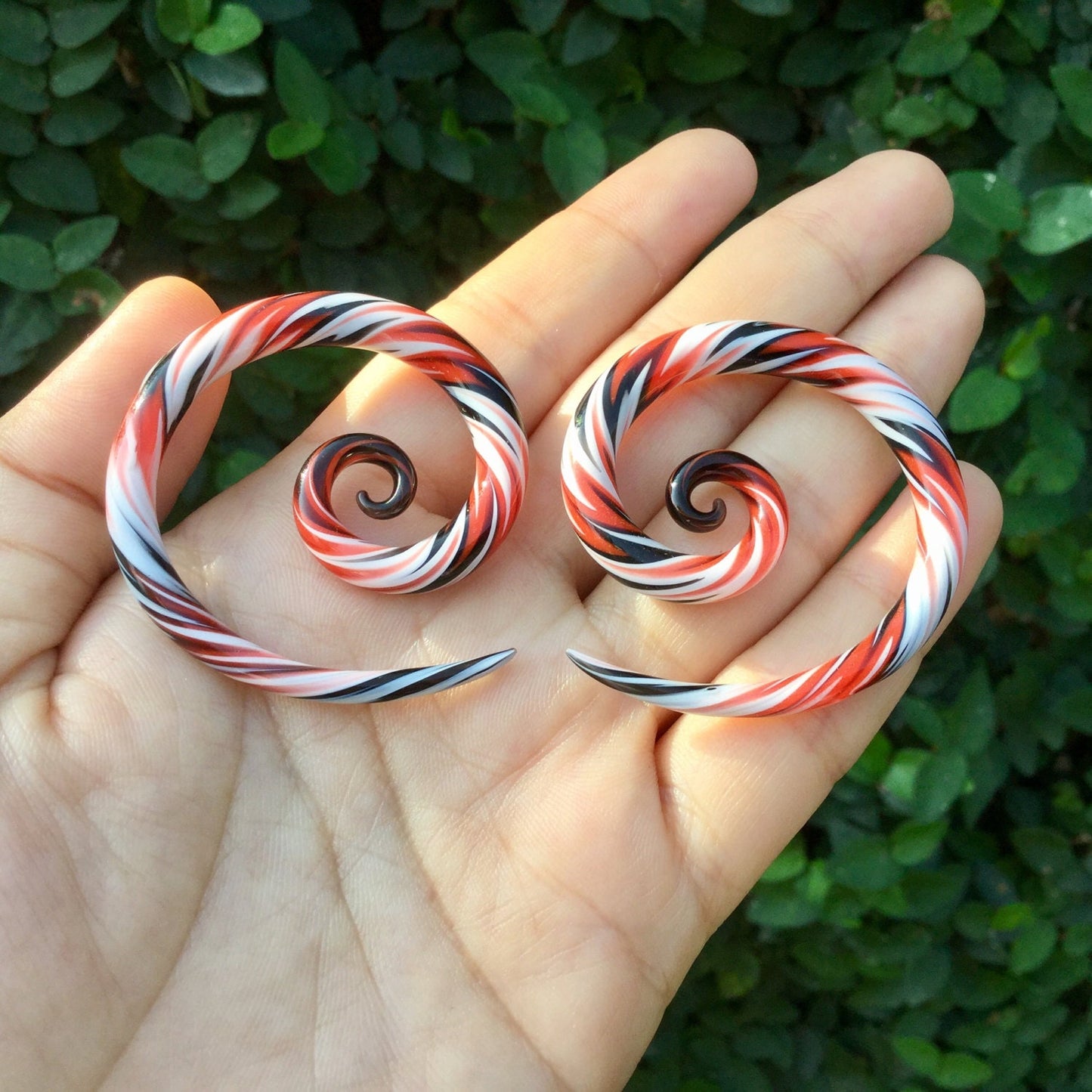 1 Pair (2 Pieces) Black, Red & White Free Style Super Spirals Glass