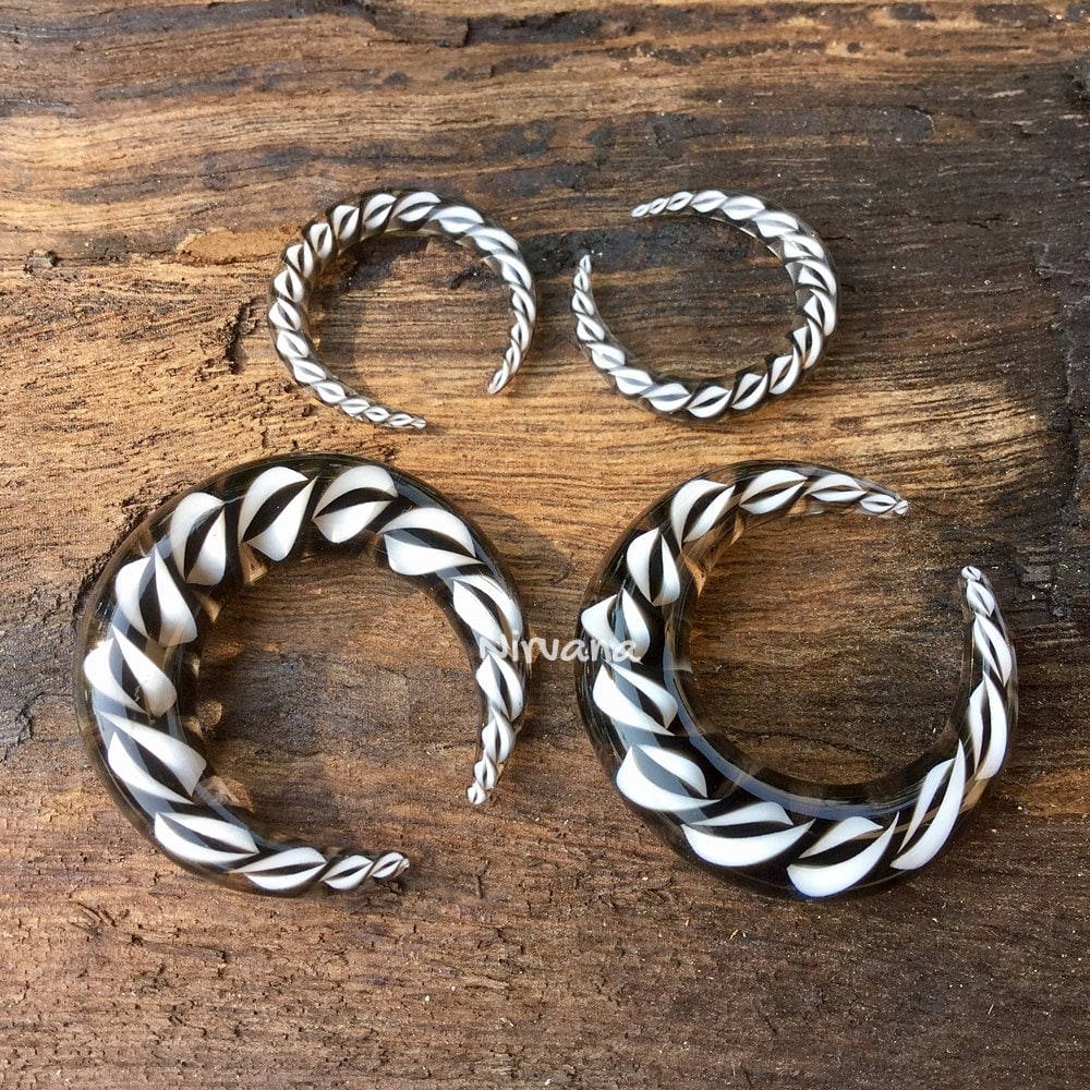 1 Pair (2 Pieces) Glass Black & White Encased Twist Septum Pinchers