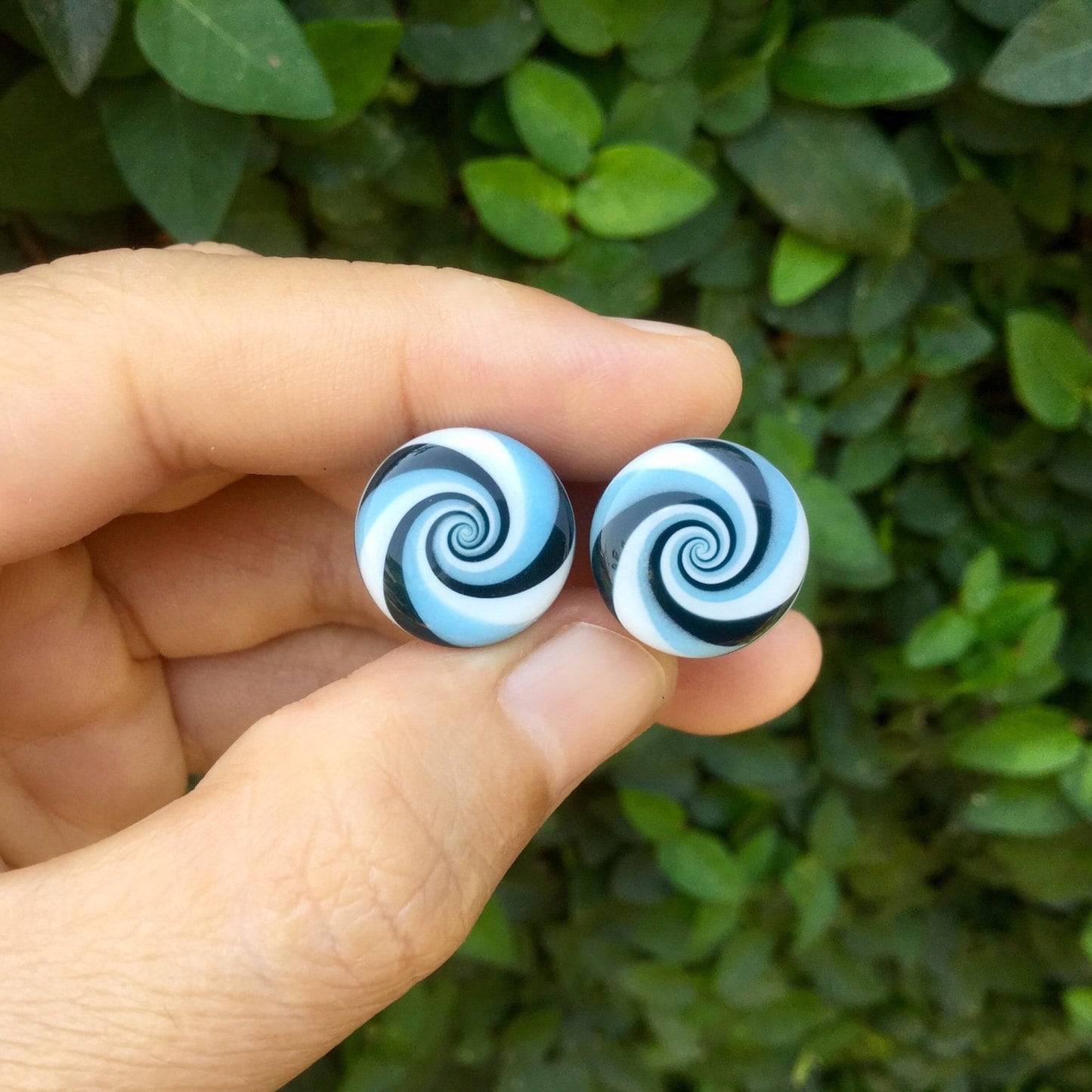 1 Pair (2 Pieces) Black, White & Light Gray Striped Candy Spiral Glass Plugs