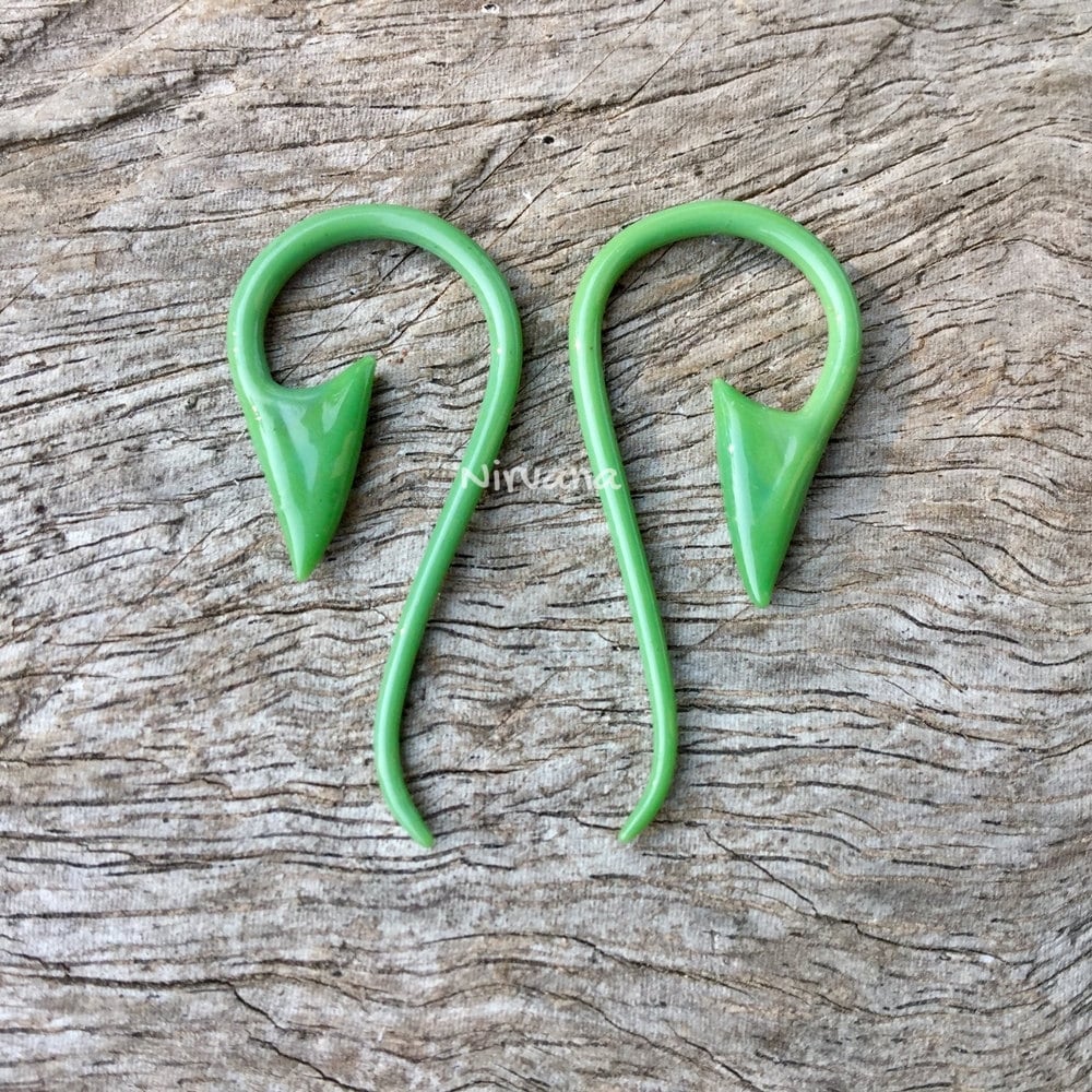 1 Pair (2 Pieces) Jade Green South Pacific Islands Tribal Fish Hooks