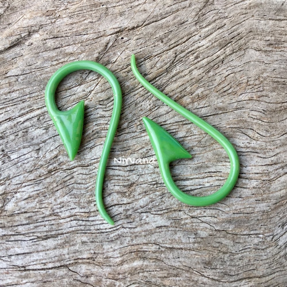 1 Pair (2 Pieces) Jade Green South Pacific Islands Tribal Fish Hooks