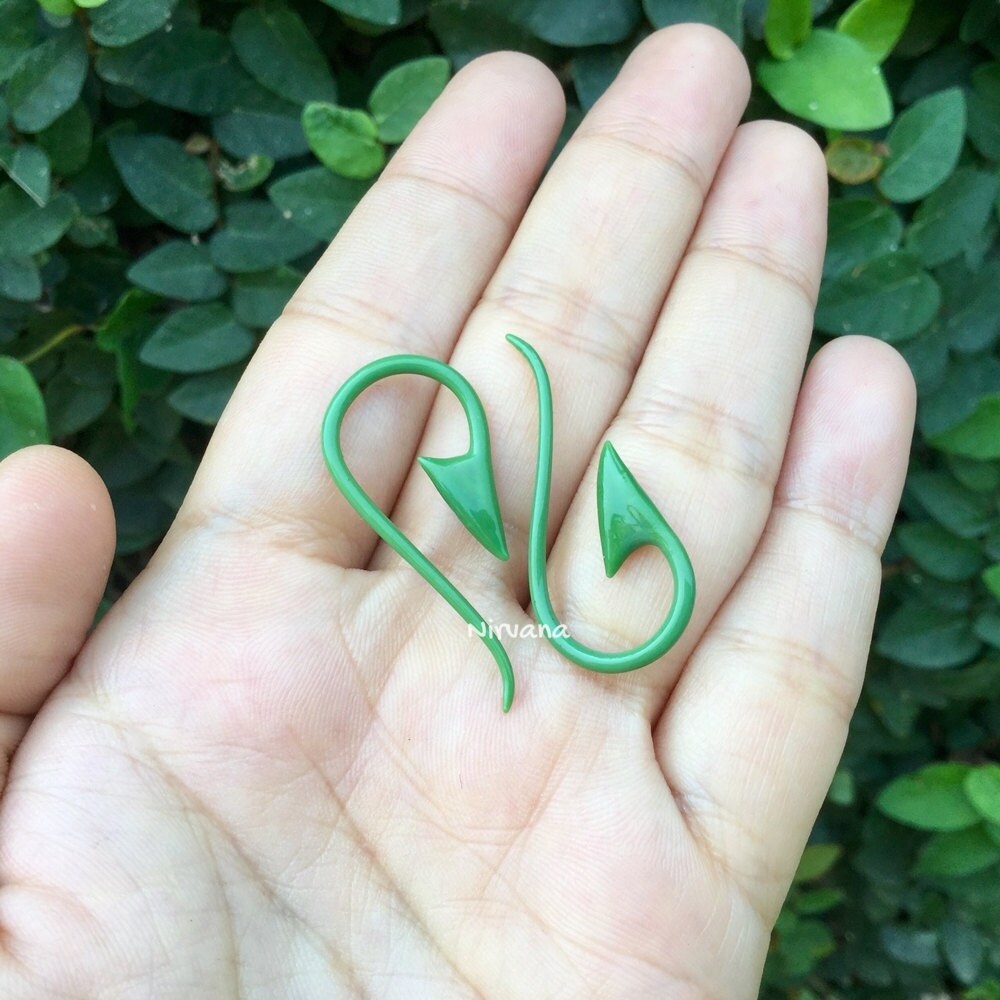 1 Pair (2 Pieces) Jade Green South Pacific Islands Tribal Fish Hooks