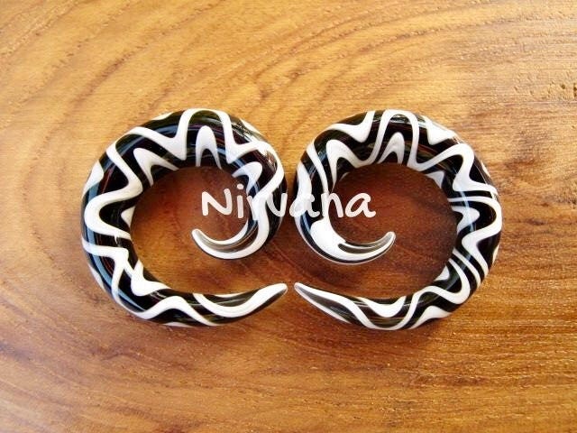 1 Pair (2 Pieces) Black & White Snake Pattern Classic Spirals Glass