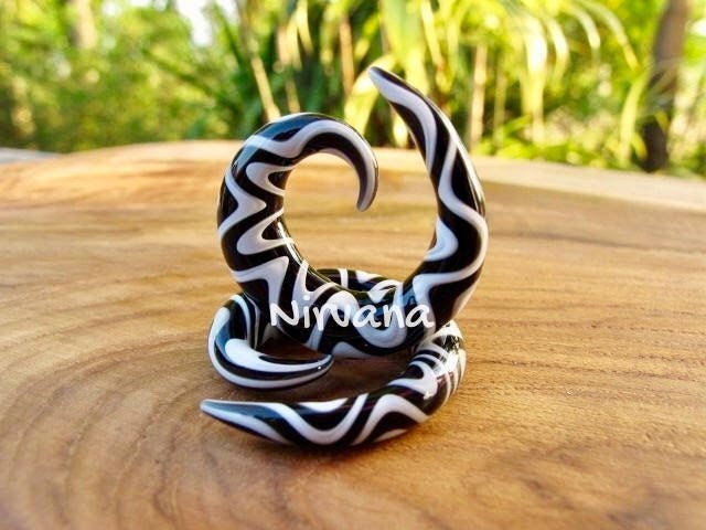 1 Pair (2 Pieces) Black & White Snake Pattern Classic Spirals Glass