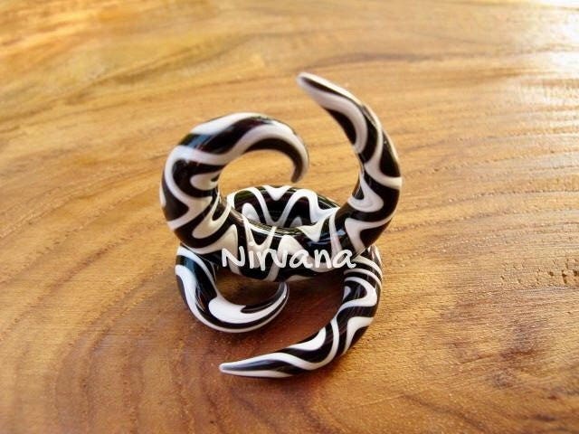 1 Pair (2 Pieces) Black & White Snake Pattern Classic Spirals Glass
