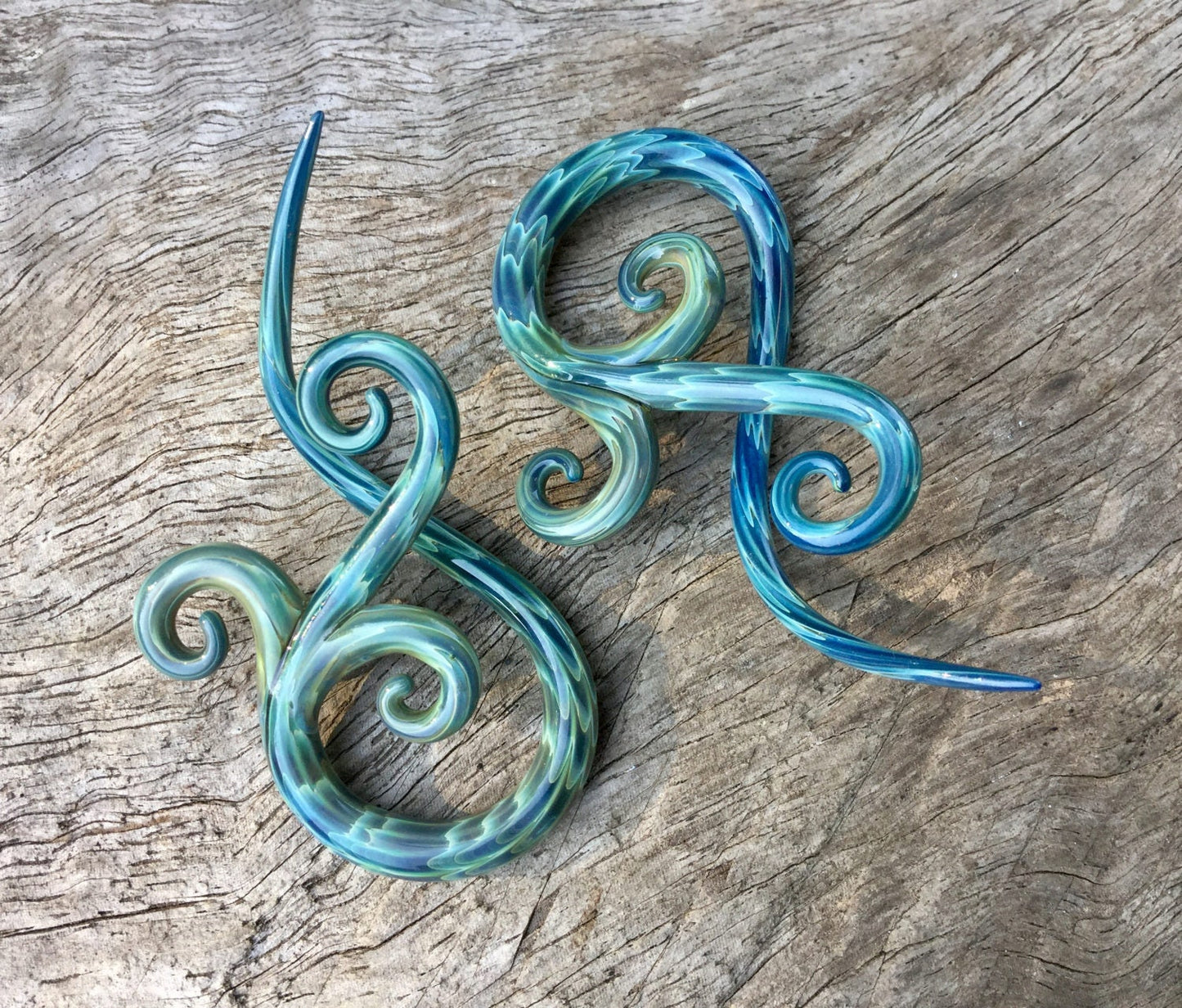 1 Pair (2 Pieces) Exotic Light Green Bonita Spirals
