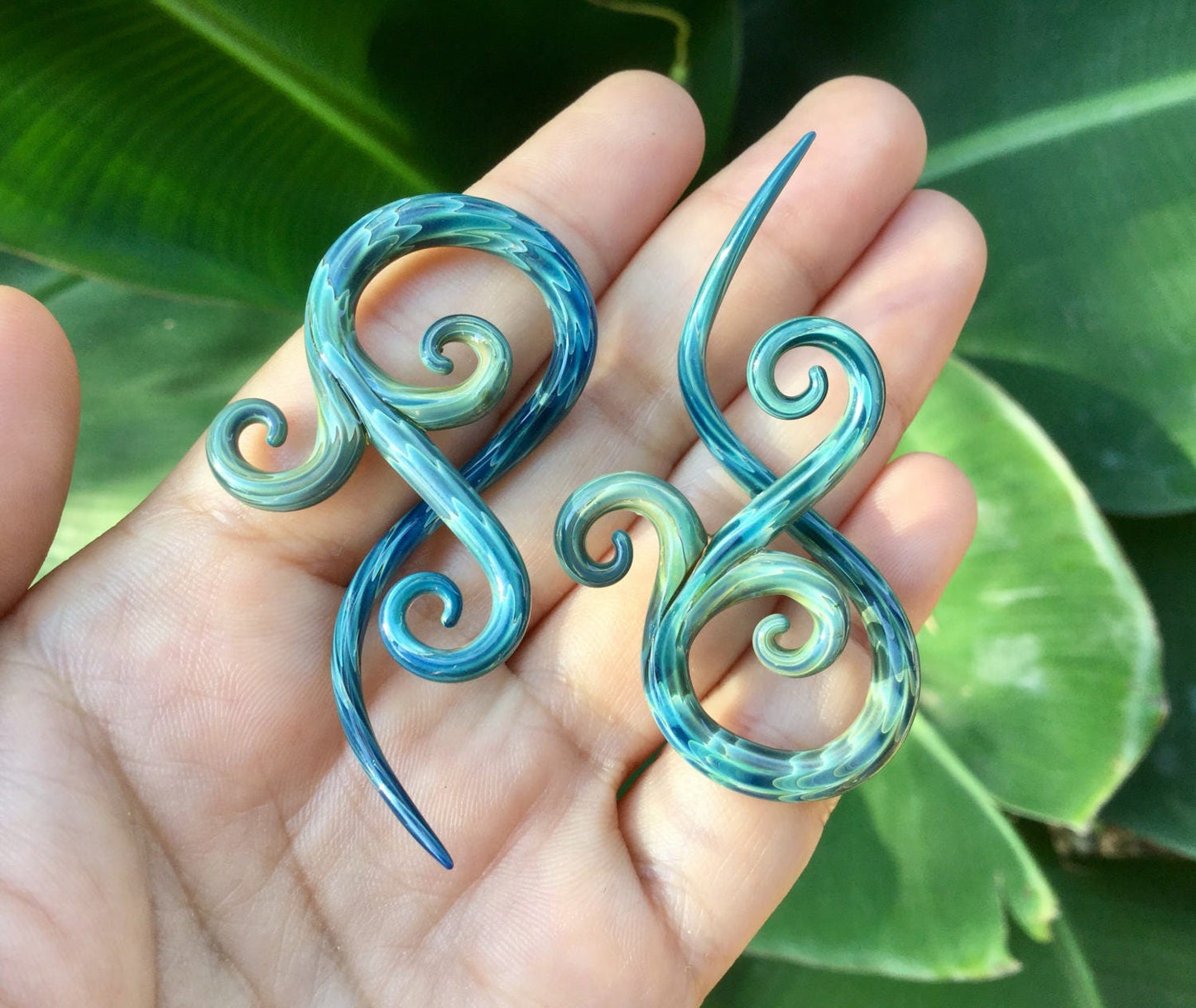 1 Pair (2 Pieces) Exotic Light Green Bonita Spirals