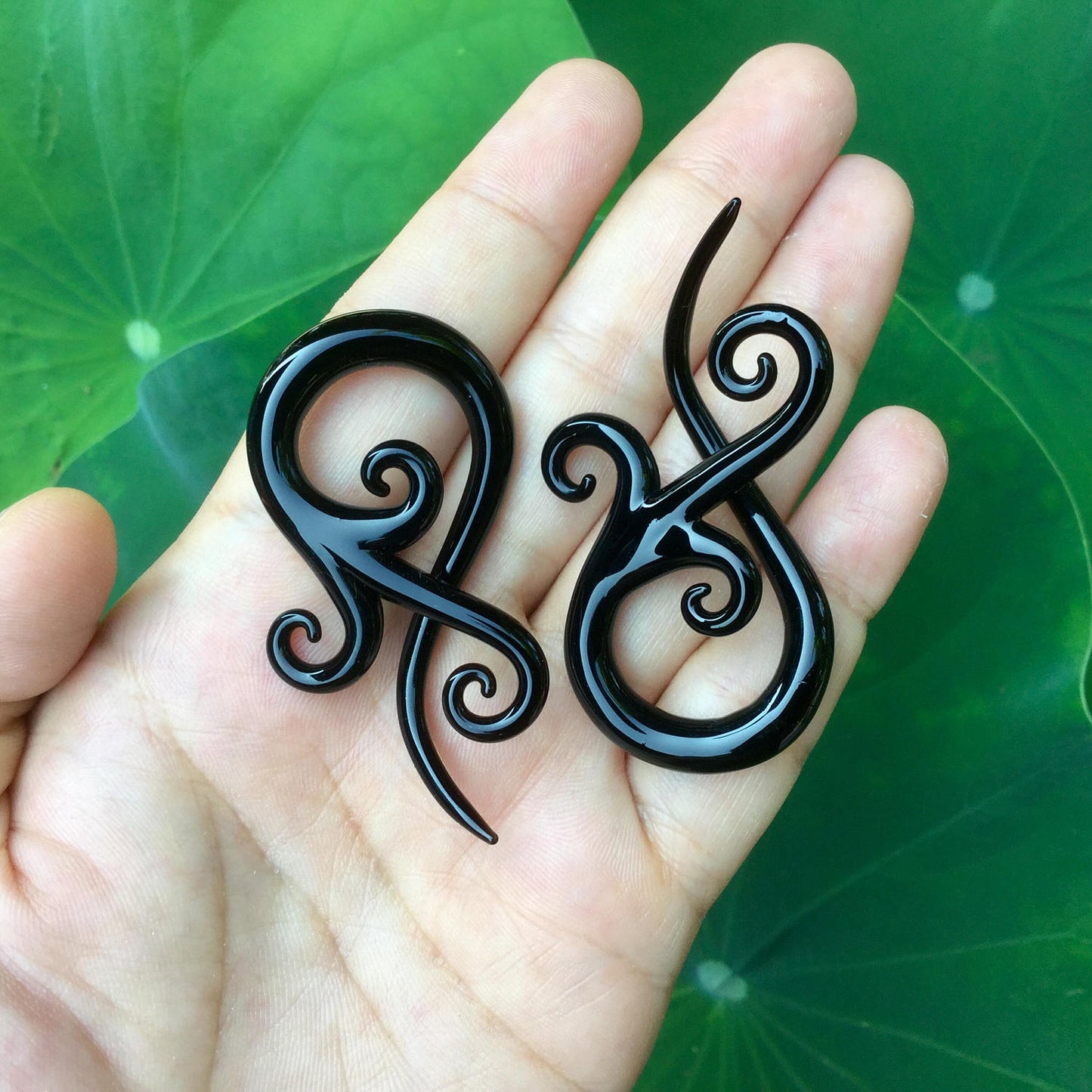 1 Pair (2 Pieces) Solid Black Color Bonita Ear Spirals