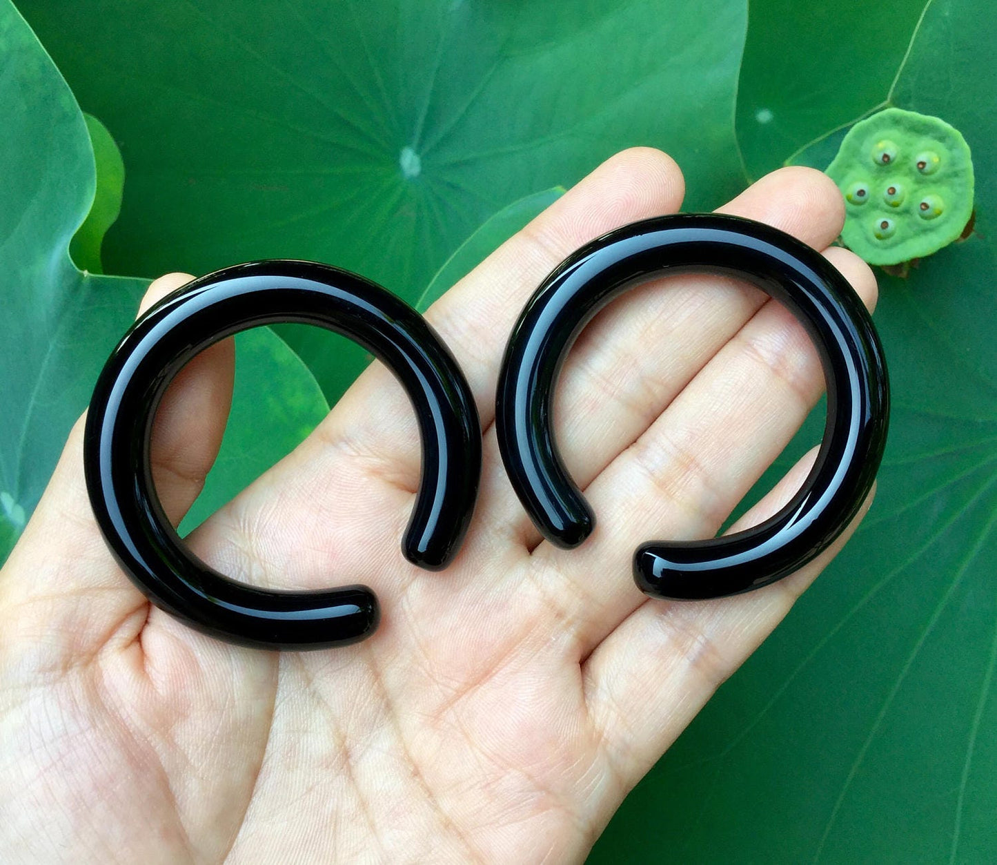 1 Pair (2 Pieces) Nirvana's Black Glass Hoops
