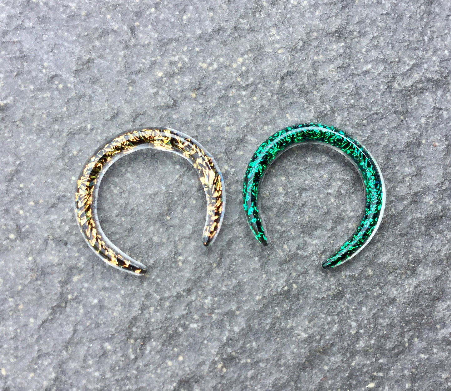 1 Pair (2 Pieces) Dichroic Glass Septum Pinchers