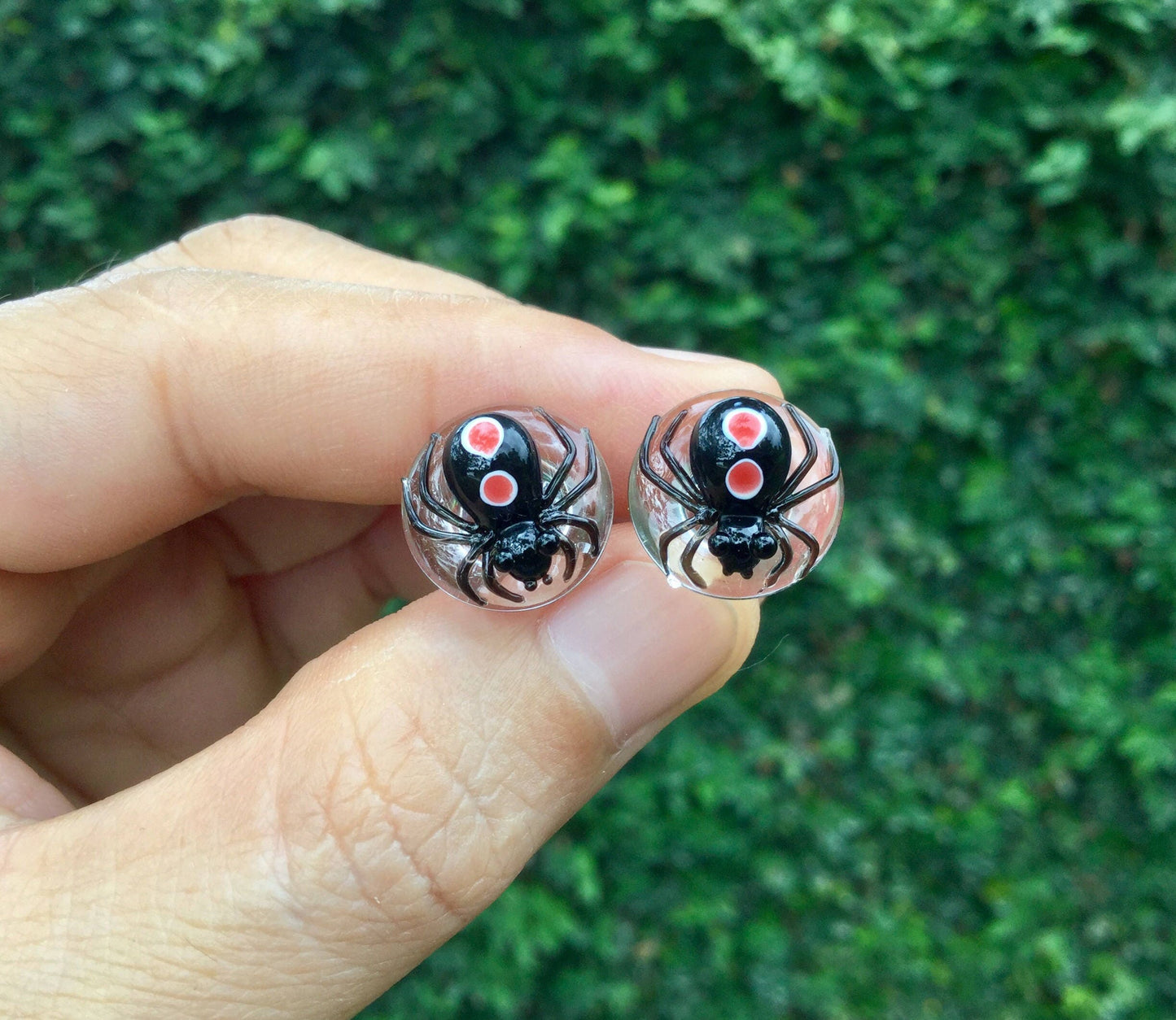 1 Pair (2 Pieces) Black Widow Spider with 2 Bright Red Spots Glass Plugs