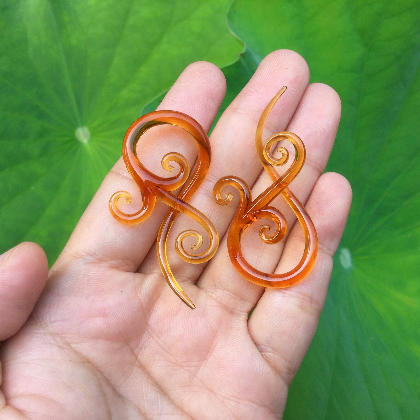 1 Pair (2 Pieces) Amber Color Glass Bonita Spirals