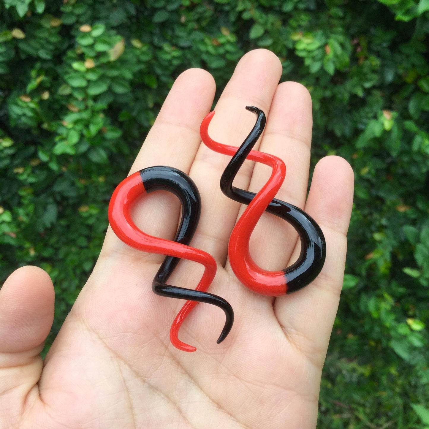 1 Pair (2 Pieces) Half and Half Black & Red Cork Screw Spirals Glass