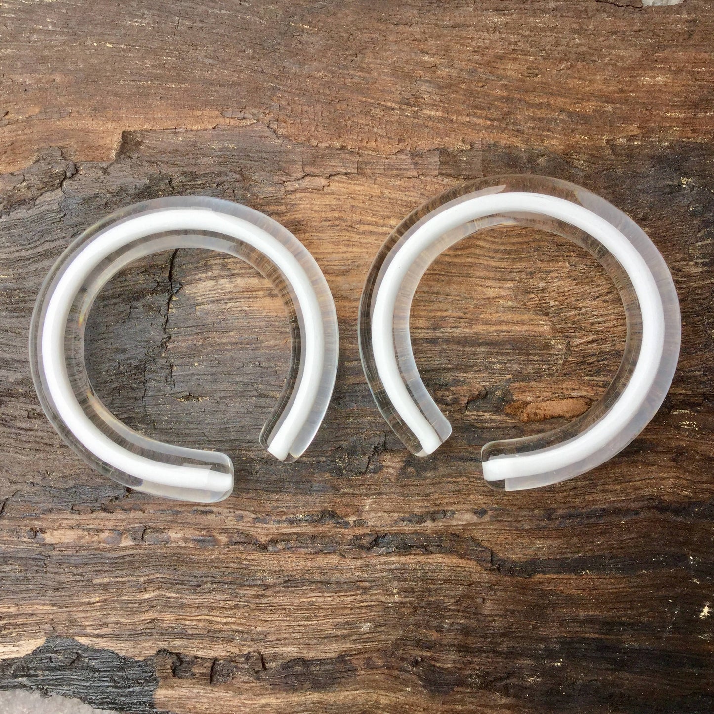 1 Pair (2 Pieces) Nirvana's Encased White Glass Hoops