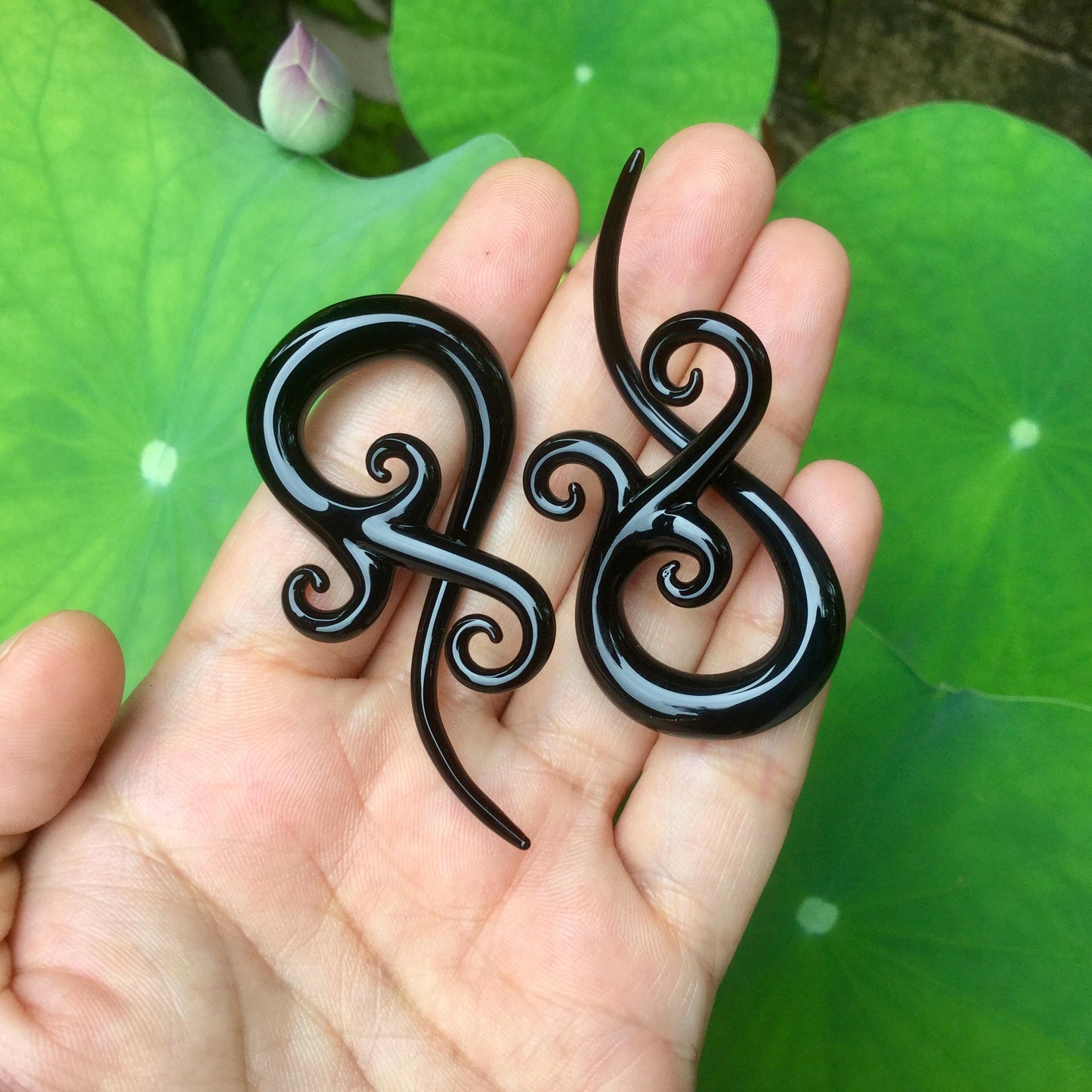 1 Pair (2 Pieces) Solid Black Color Bonita Ear Spirals
