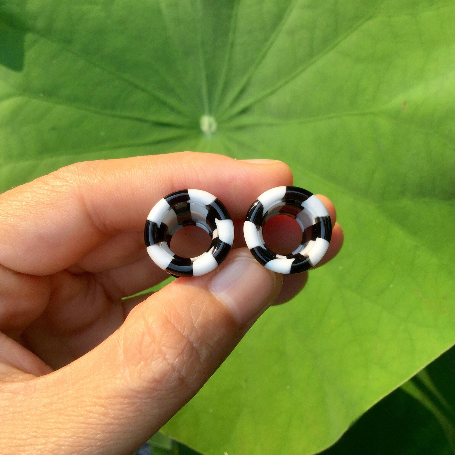 1 Pair (2 Pieces) Black & White Parallel Line Tunnels Glass