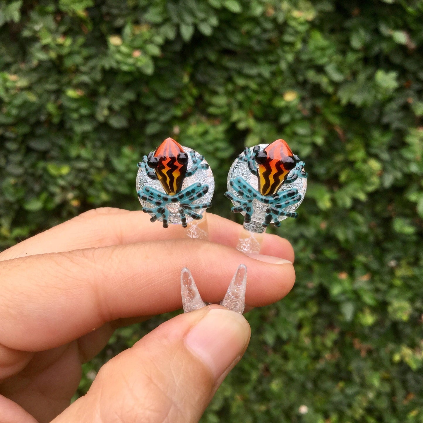 1 Pair (2 Pieces) Sunburst Poison Pyrex Glass Tree Frog Claws with Translucent Dichroic Background