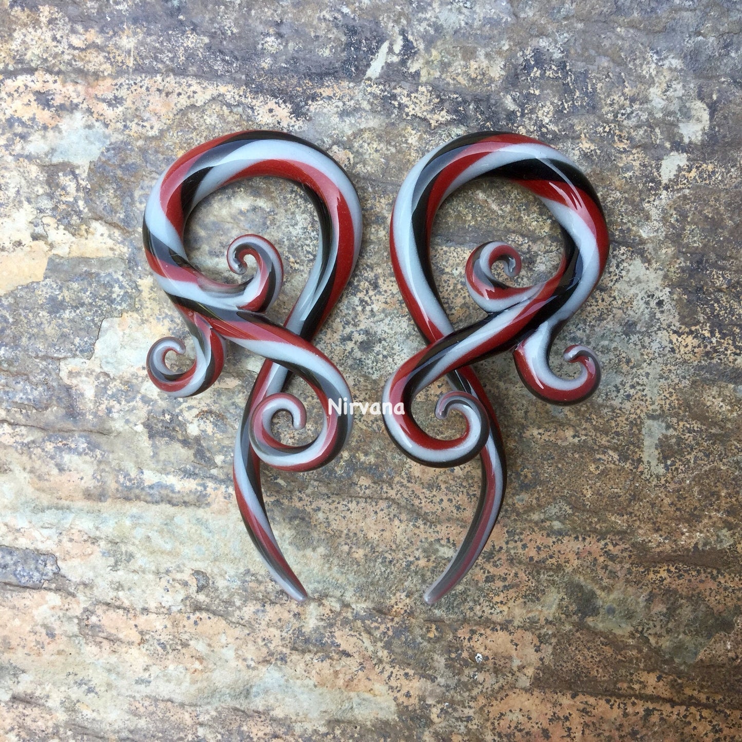 1 Pair (2 Pieces) Black, Light Gray & Burgundy Bonita Twist Pattern Spirals Glass