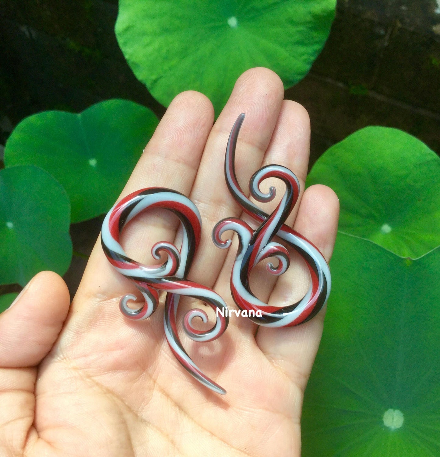 1 Pair (2 Pieces) Black, Light Gray & Burgundy Bonita Twist Pattern Spirals Glass