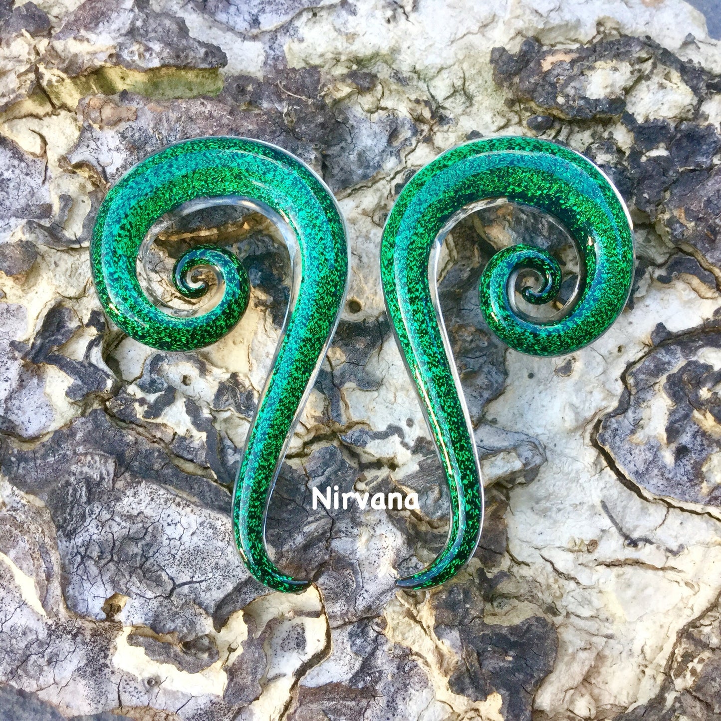 1 Pair (2 Pieces) Emerald Green Dichroic Thai Super Spirals