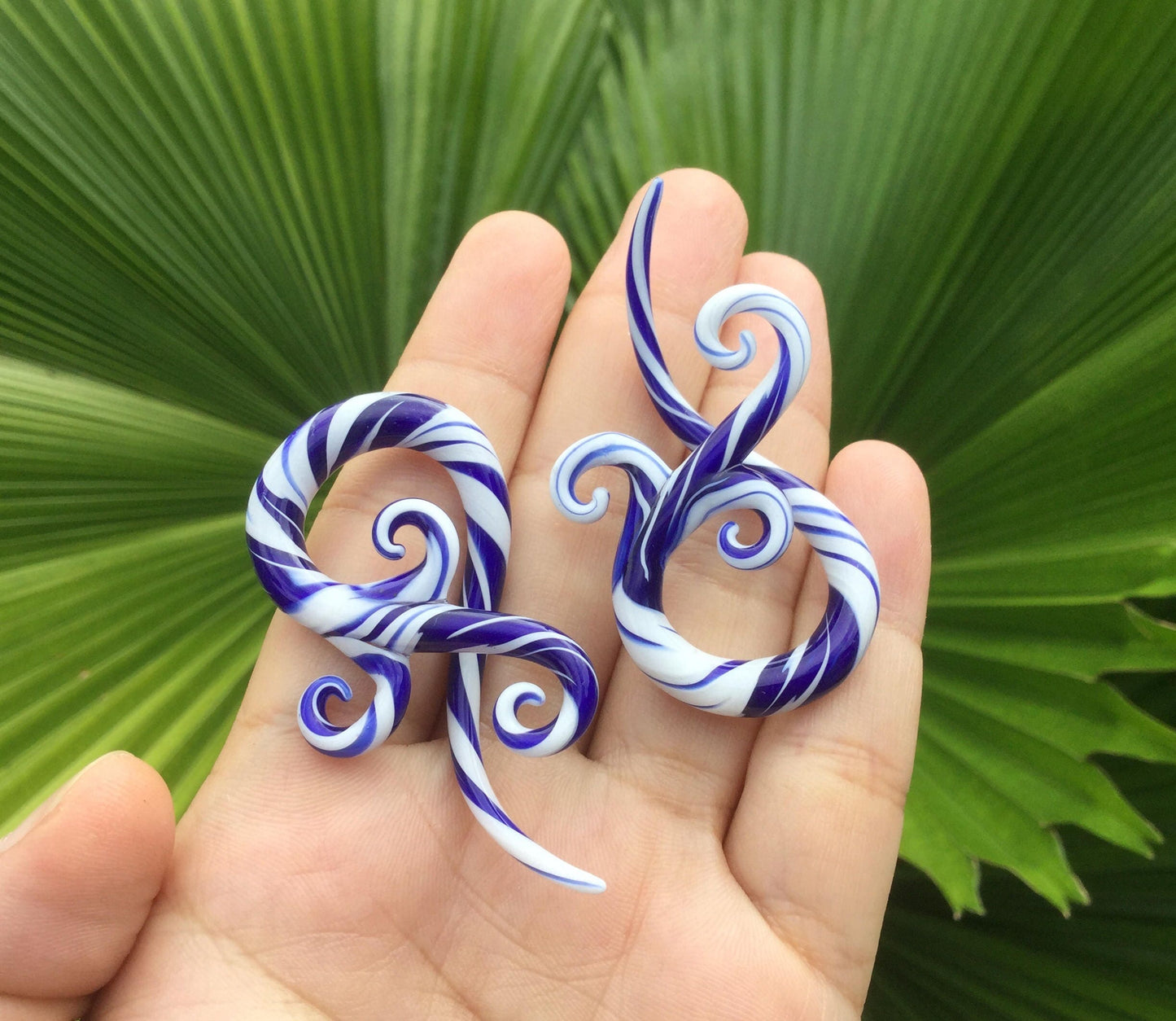 1 Pair (2 Pieces) Cobalt Blue & White Free Style Bonita Spirals Glass