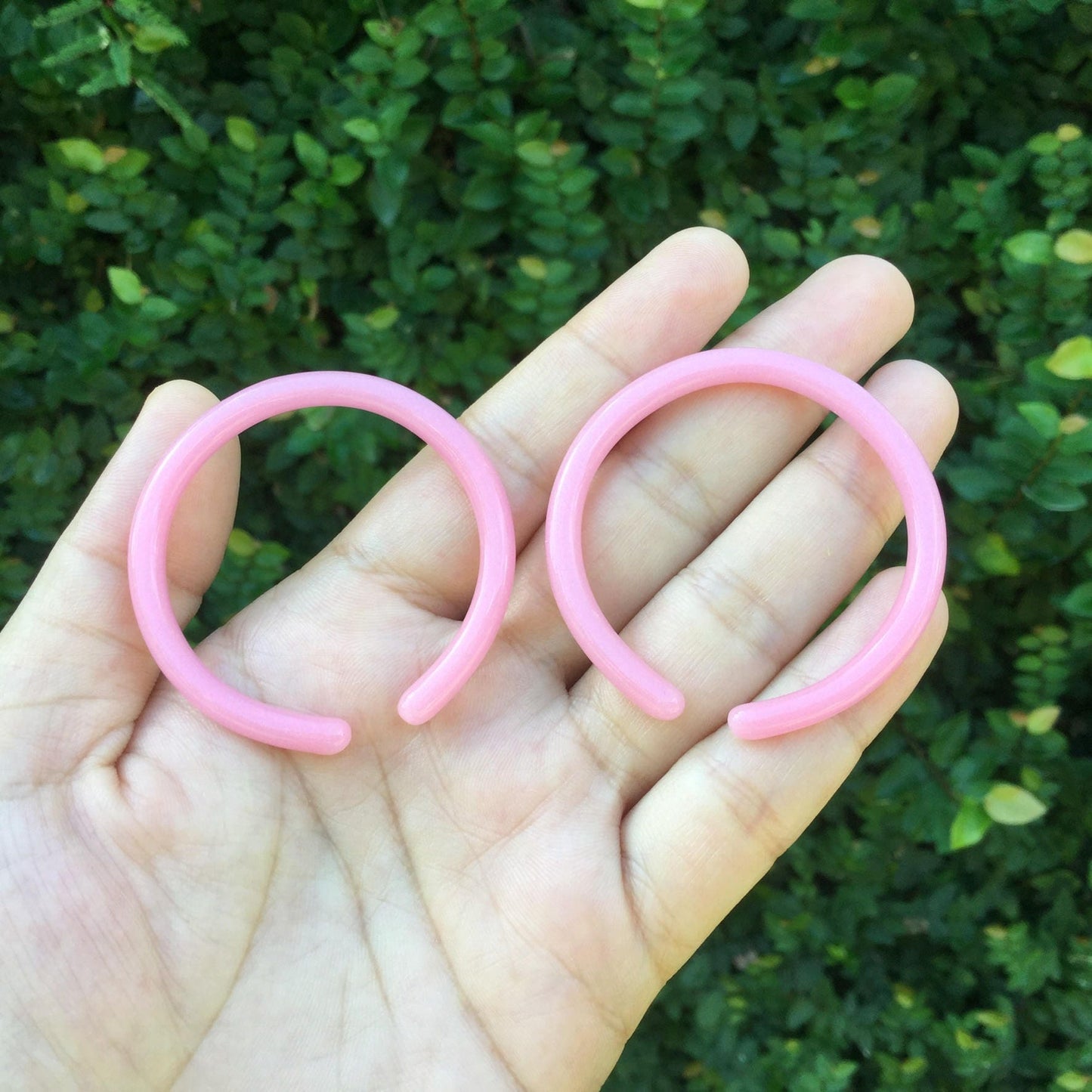 1 Pair (2 Pieces) Nirvana's Pink Glass Hoops