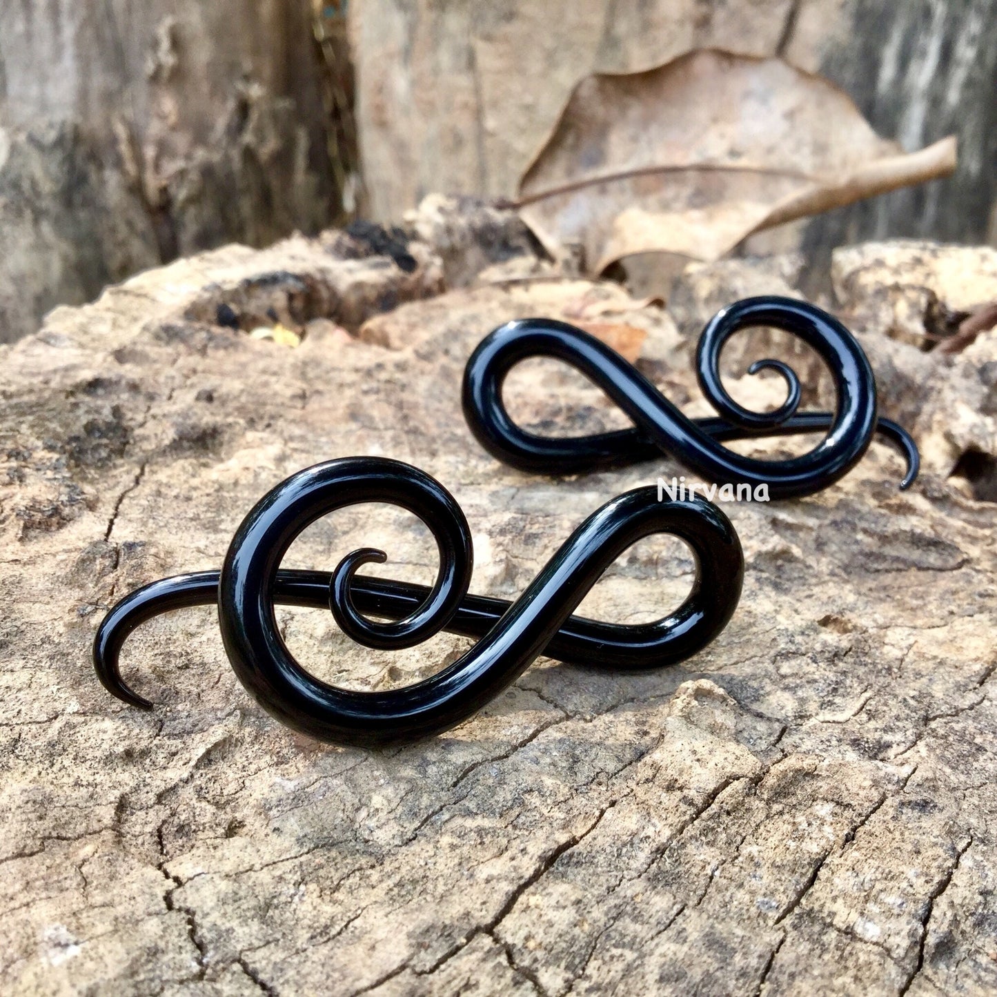 1 Pair (2 Pieces) Solid Color Black G Clef Music Ear Shapes Spirals