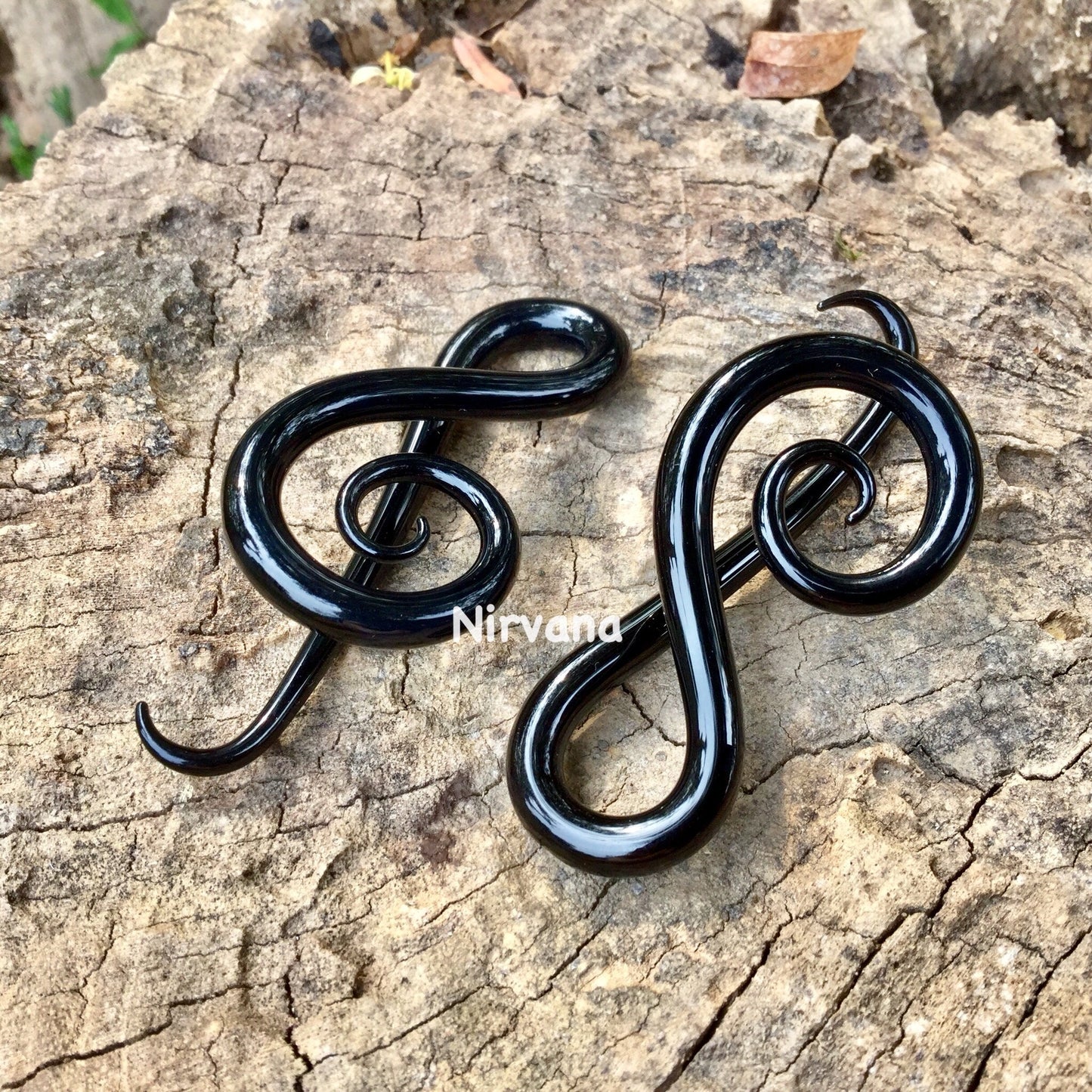 1 Pair (2 Pieces) Solid Color Black G Clef Music Ear Shapes Spirals