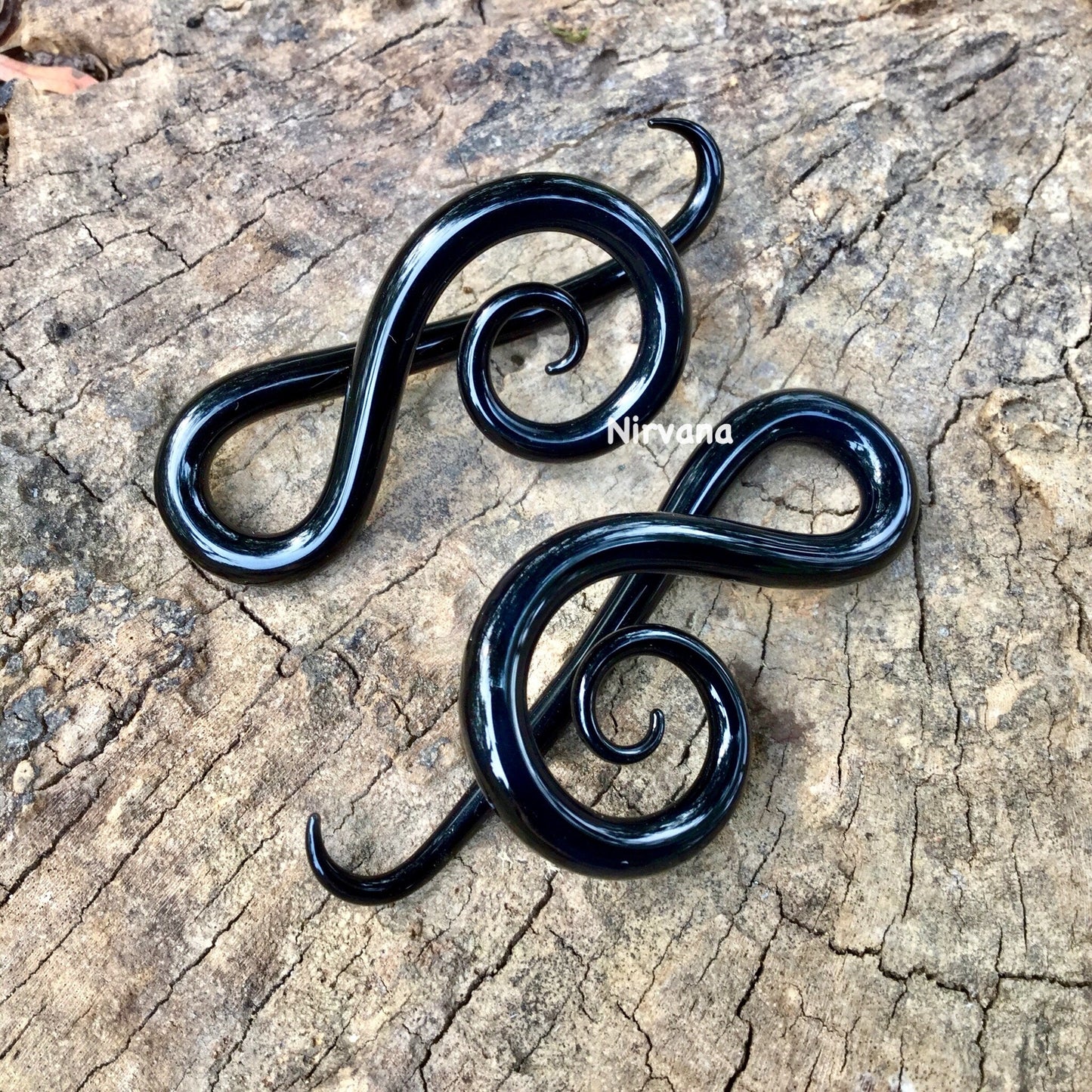 1 Pair (2 Pieces) Solid Color Black G Clef Music Ear Shapes Spirals