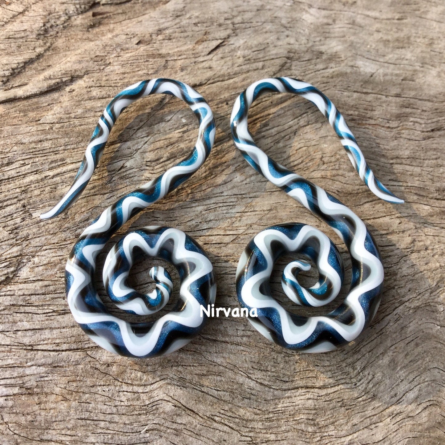 1 Pair (2 Pieces) White/Light Gray/Unobtanium/Black Snake Pattern Glass Swans